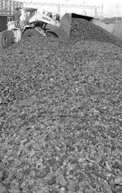 咸陽(yáng)市人民政府推動(dòng)煤炭產(chǎn)業(yè)轉(zhuǎn)型升級(jí)，賦能區(qū)域經(jīng)濟(jì)高質(zhì)量發(fā)展